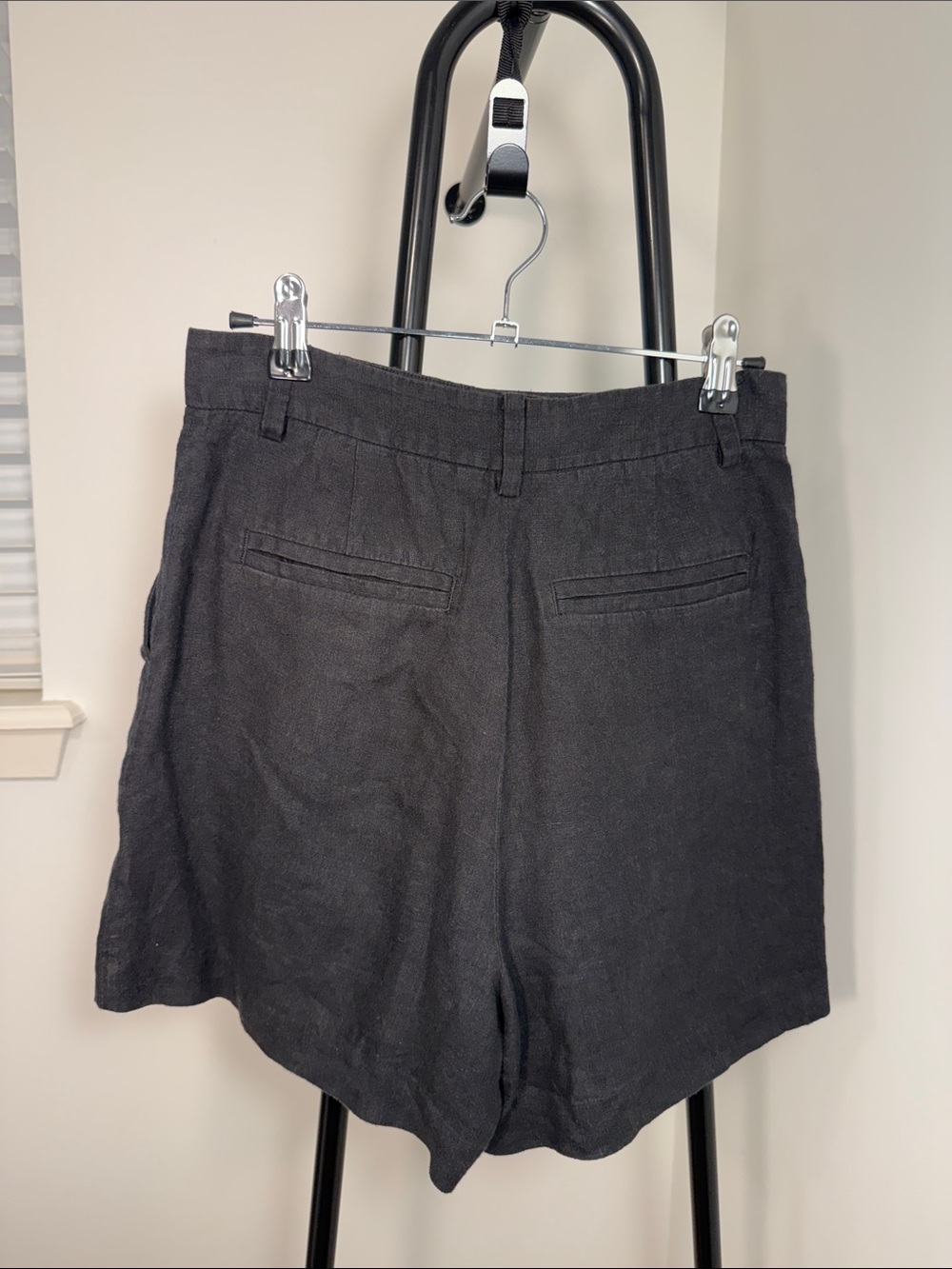 Black Women's Pleated High-Waist Shorts - Picture 3 of 4